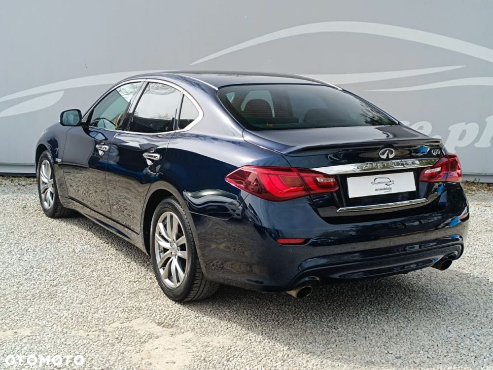 Infiniti Q70 - 16