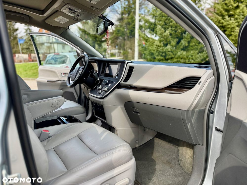 Toyota Sienna 3.5 V6 - 14