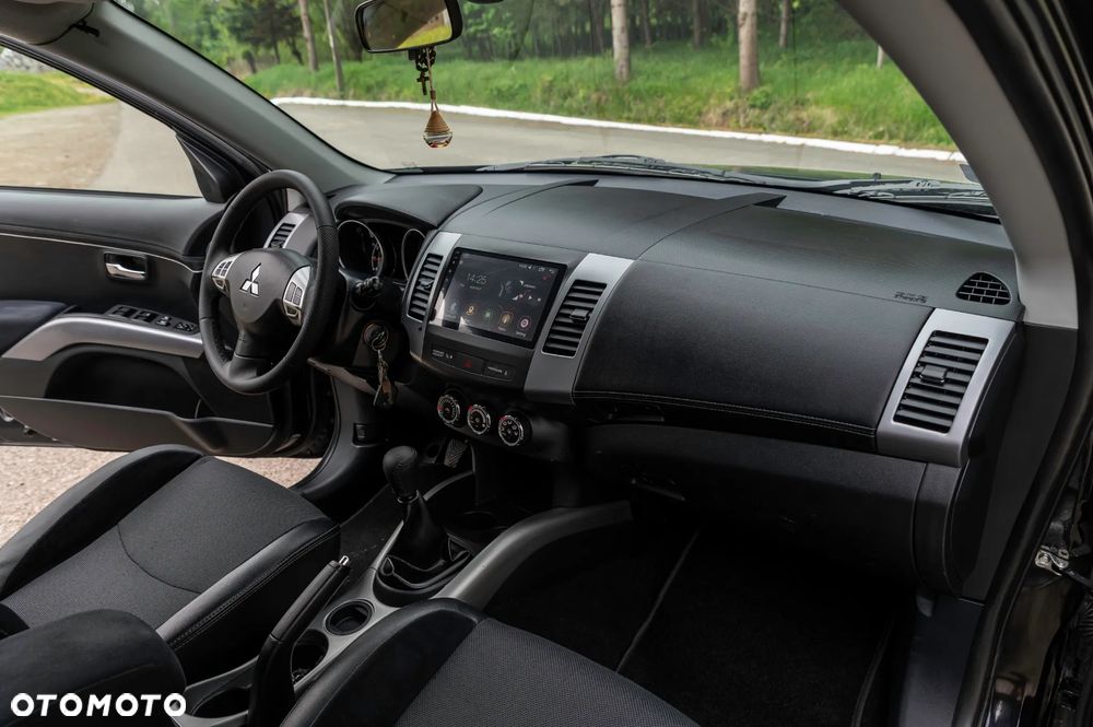 Mitsubishi Outlander - 23