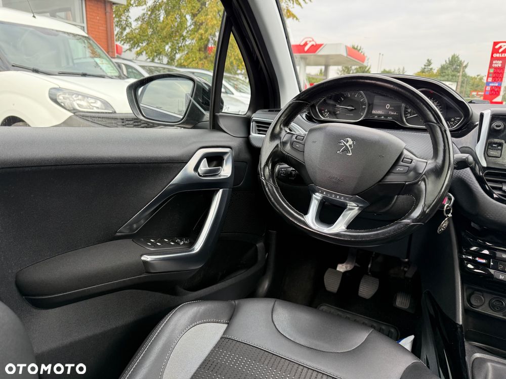 Peugeot 2008 1.2 Pure Tech Allure S&S - 12
