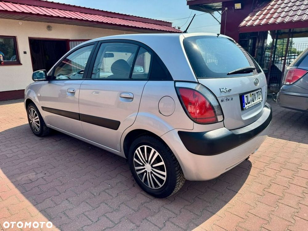 Kia Rio 1.5 GLX - 6