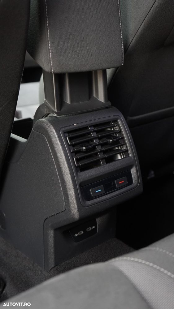 Volkswagen Golf 1.5 eTSI ACT DSG MHEV Style - 14