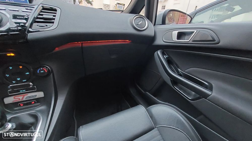 Ford Fiesta 1.6 EcoBoost ST200 - 8
