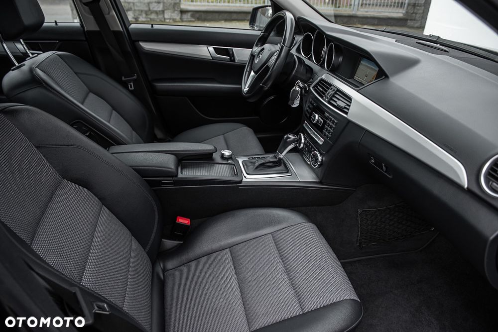 Mercedes-Benz Klasa C 200 T (BlueEFFICIENCY) 7G-TRONIC Avantgarde - 28