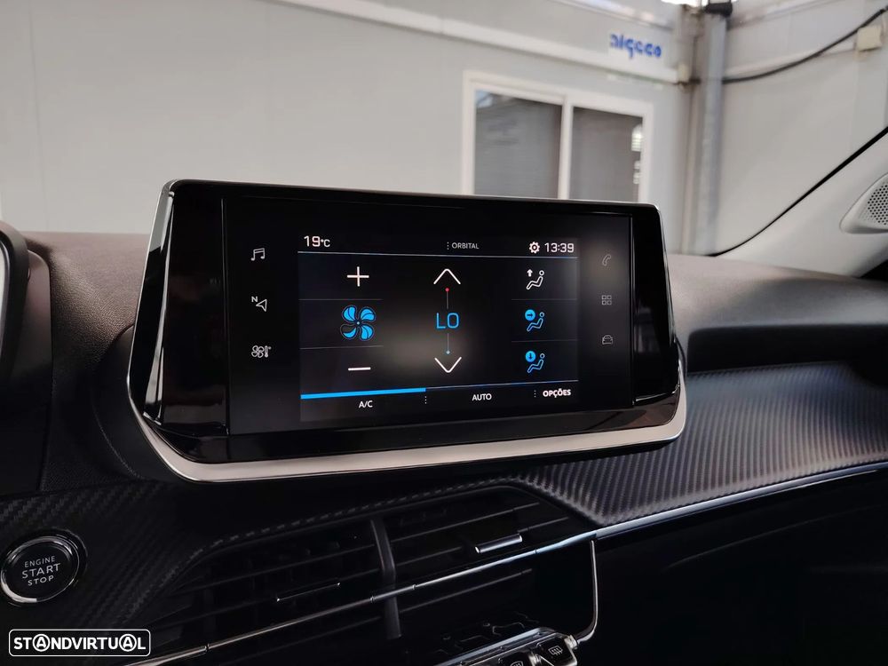 Peugeot 2008 PureTech 130 EAT8 Allure - 19