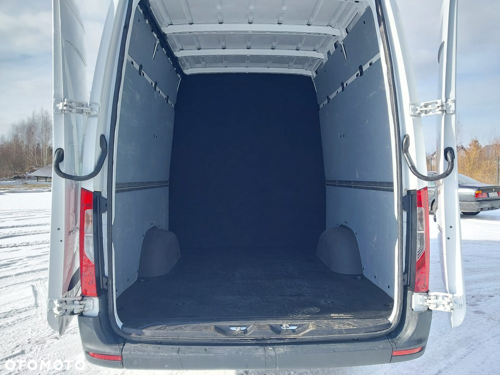 Mercedes-Benz Sprinter - 16
