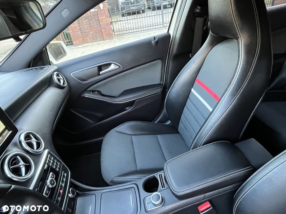 Mercedes-Benz Klasa A 180 7G-DCT Activity Edition - 16