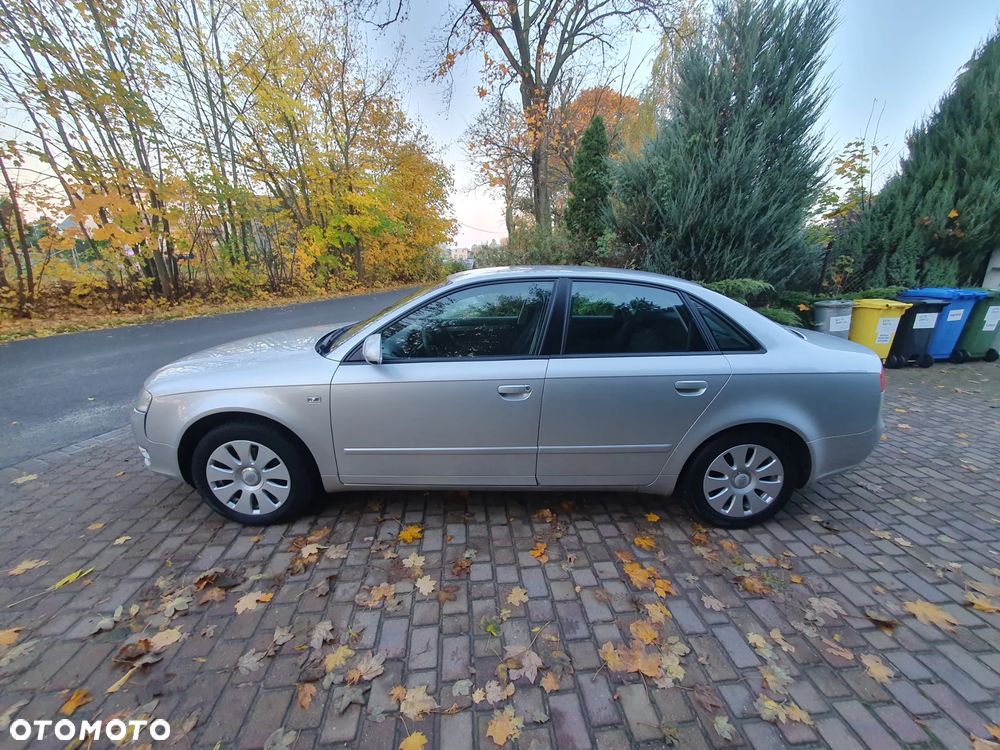 Audi A4 Limousine - 4