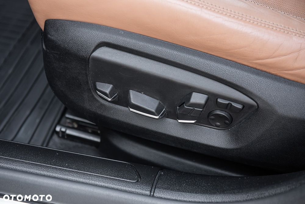 BMW Seria 7 740d xDrive - 25