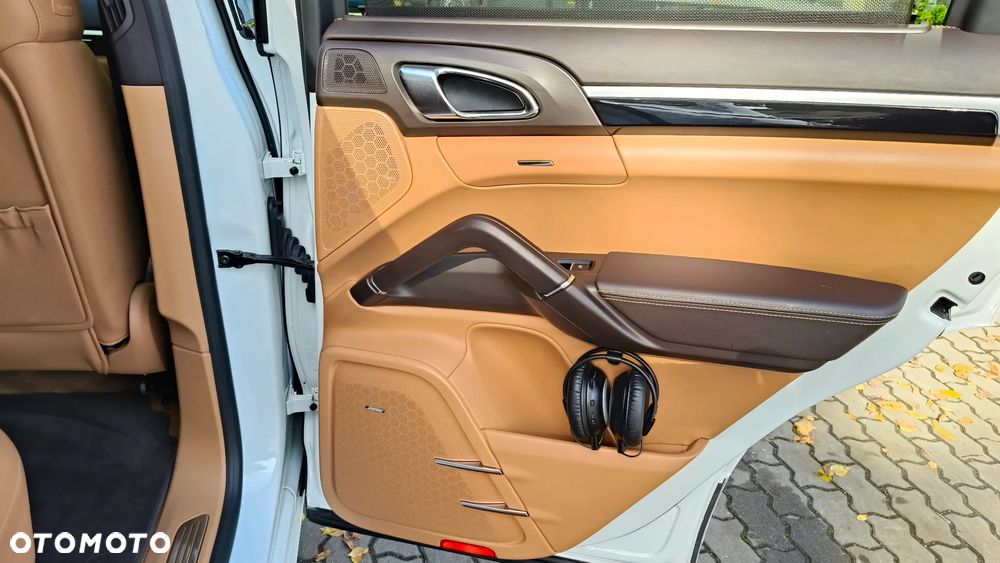Porsche Cayenne Diesel Platinum Edition - 18