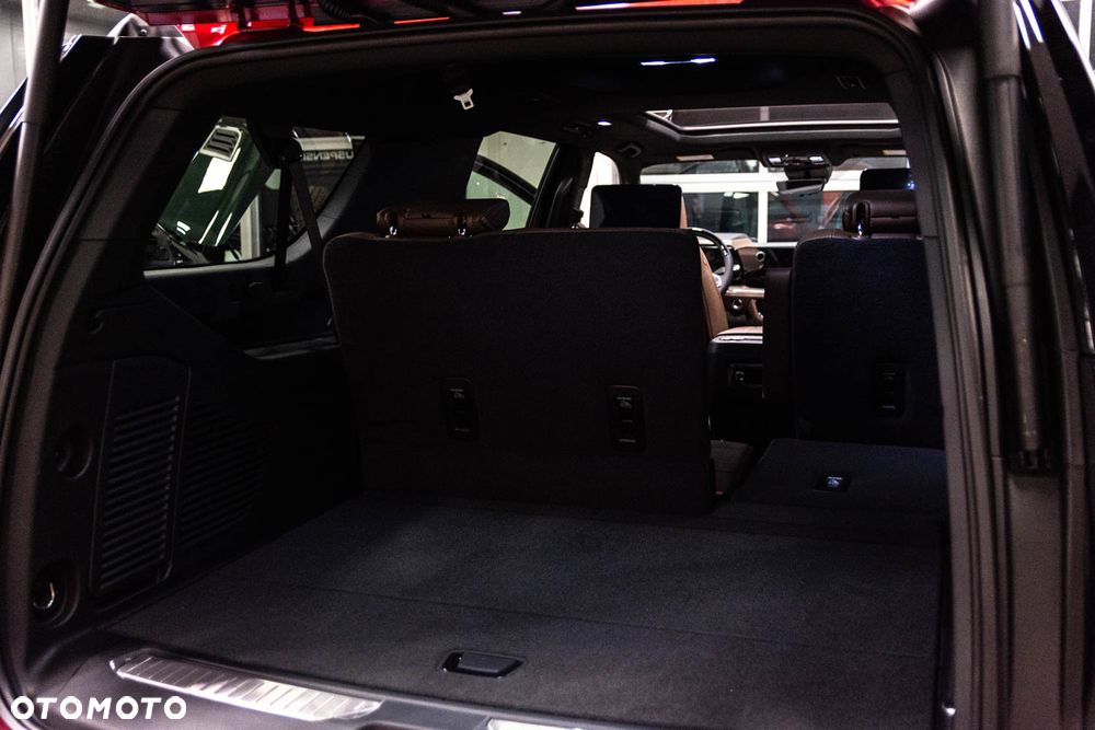 Chevrolet Suburban - 12