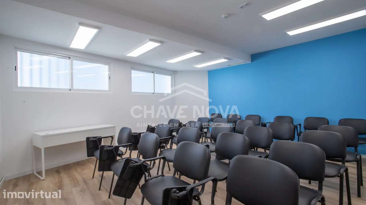Espaço comercial totatlmente renovado Av. da República junto à Câmara - Grande imagem: 3/34