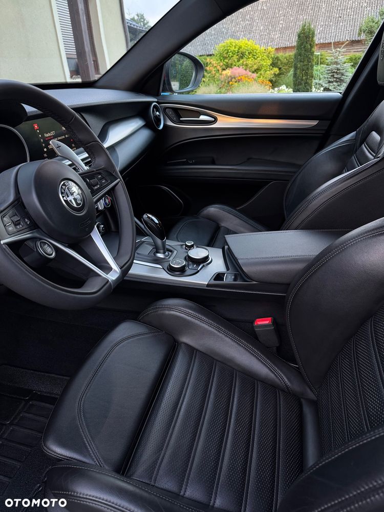 Alfa Romeo Stelvio - 11