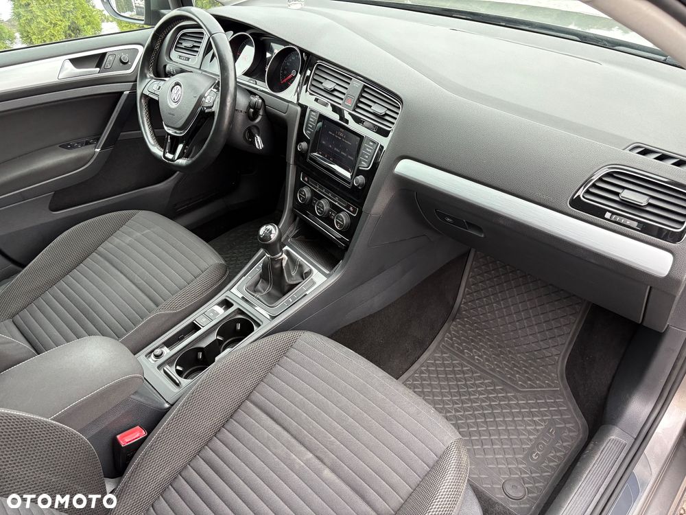 Volkswagen Golf 1.6 TDI BlueMotion Technology Cup - 19