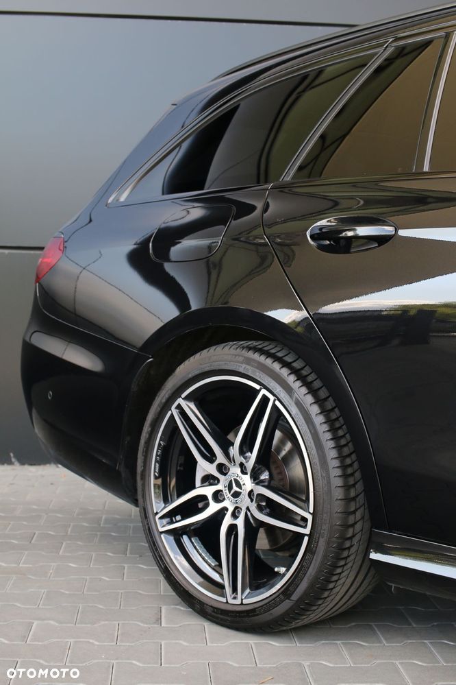 Mercedes-Benz Klasa E 220 d 4-Matic 9G-TRONIC - 11
