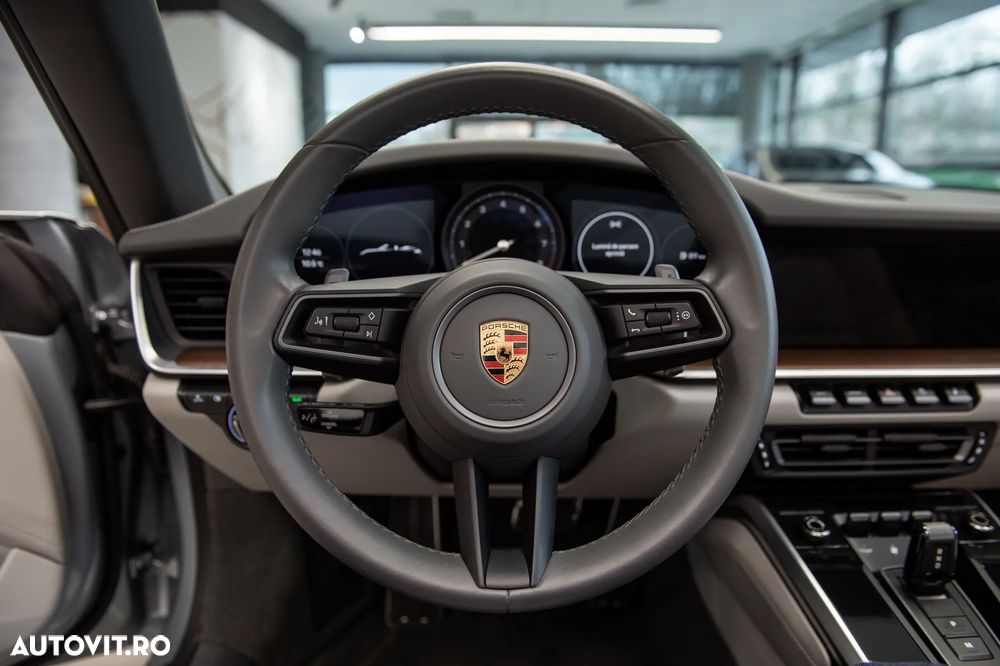 Porsche 911 Carrera Cabriolet PDK - 18