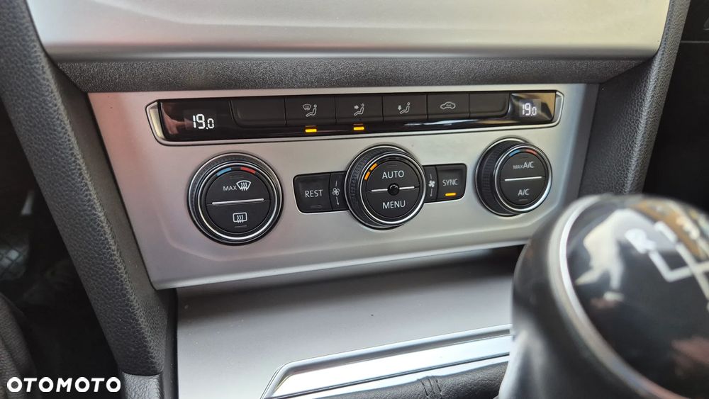 Volkswagen Passat - 23