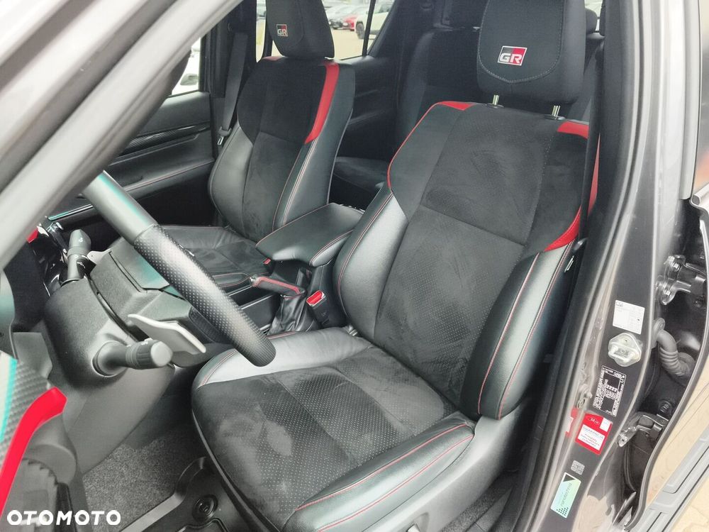 Toyota Hilux 2.8 D-4D Double Cab GR Sport 4x4 - 17