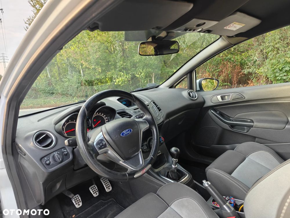Ford Fiesta ST - 10