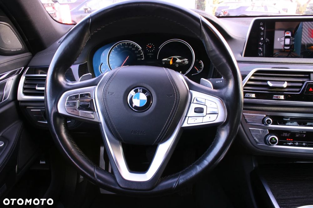 BMW Seria 7 750i xDrive - 19