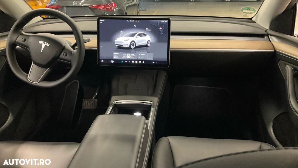 Tesla Model Y Long Range Dual Motor AWD - 2