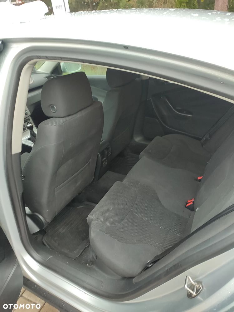 Volkswagen Passat 2.0 TDI Comfortline - 6