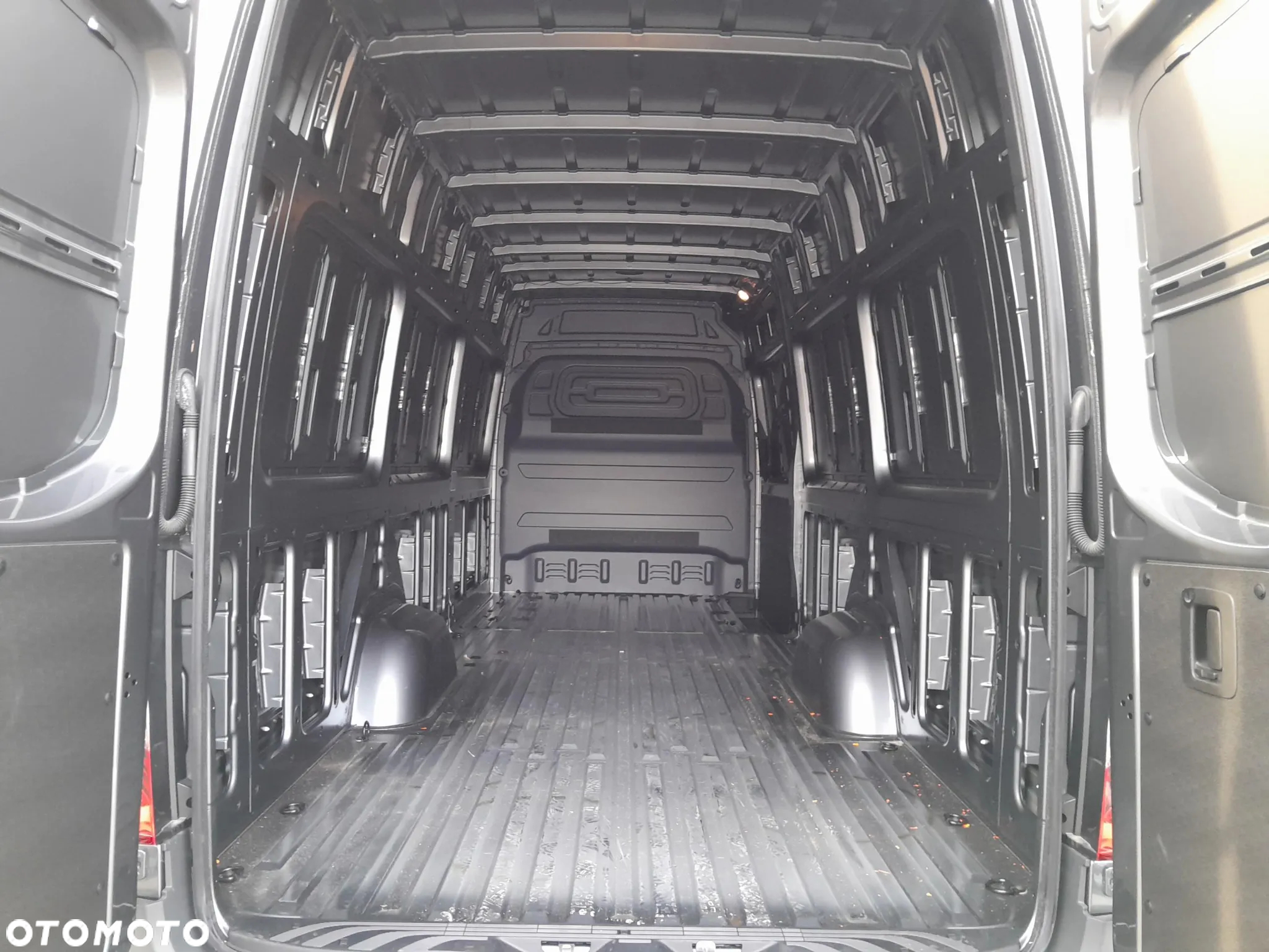 Mercedes-Benz Sprinter - 15