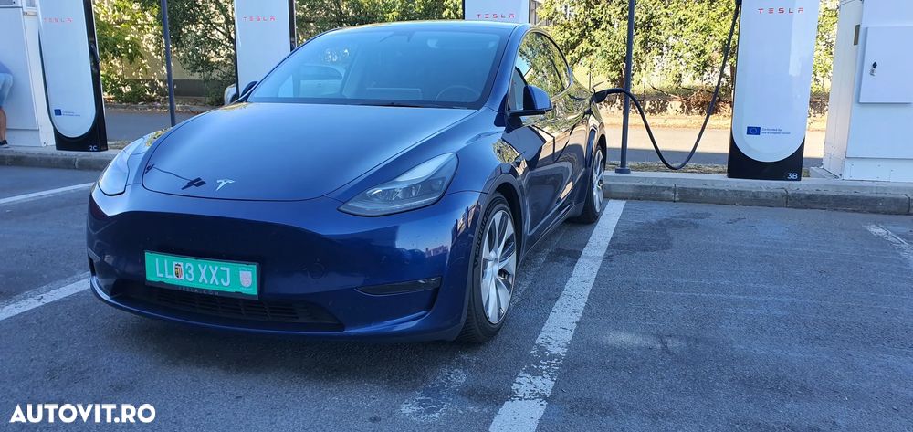 Tesla Model Y - 1
