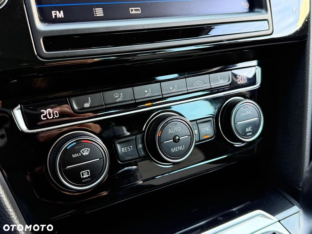 Volkswagen Passat - 24