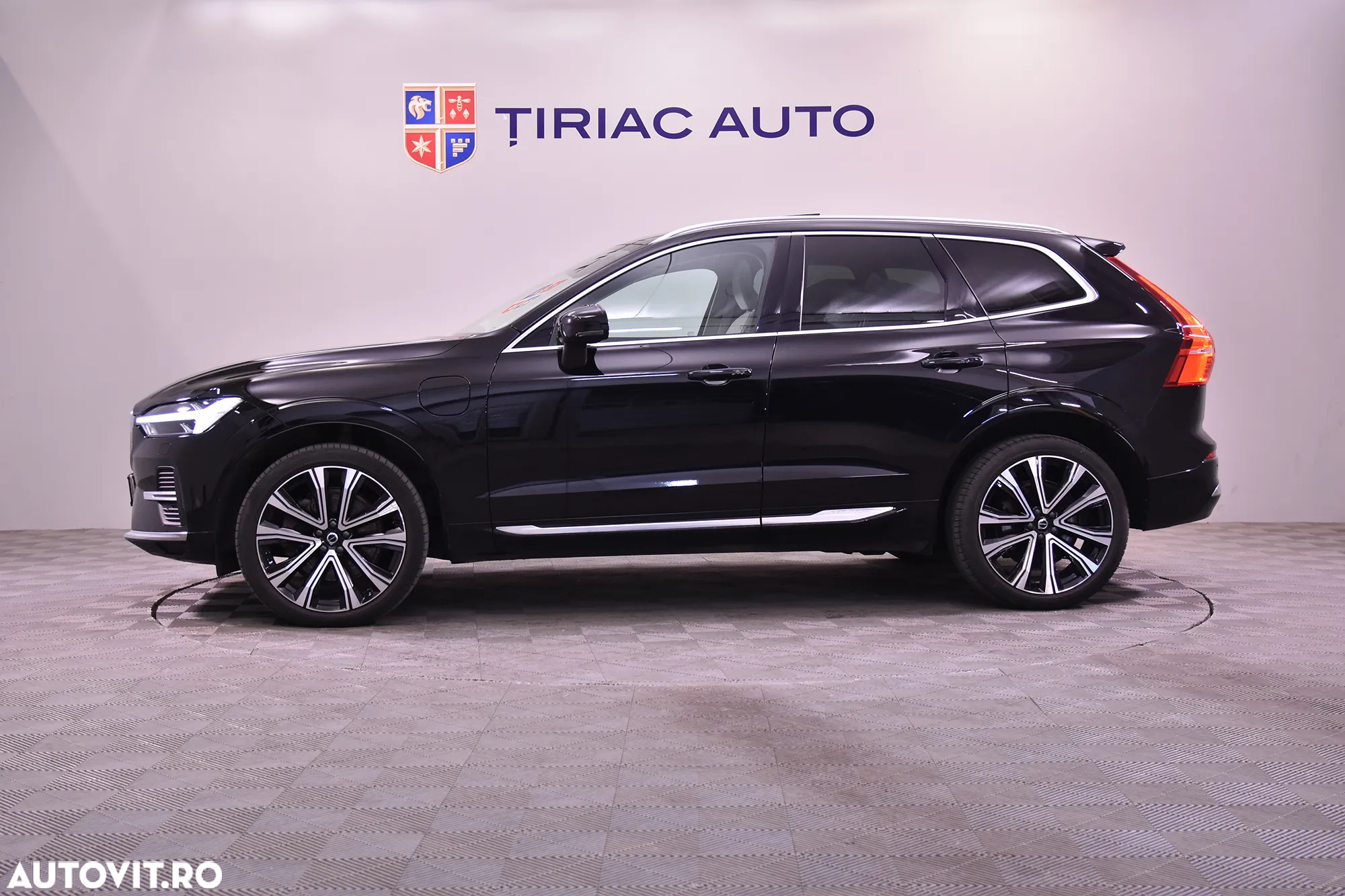 Volvo XC 60 T8 AWD Recharge Geartronic Inscription Expression - 2
