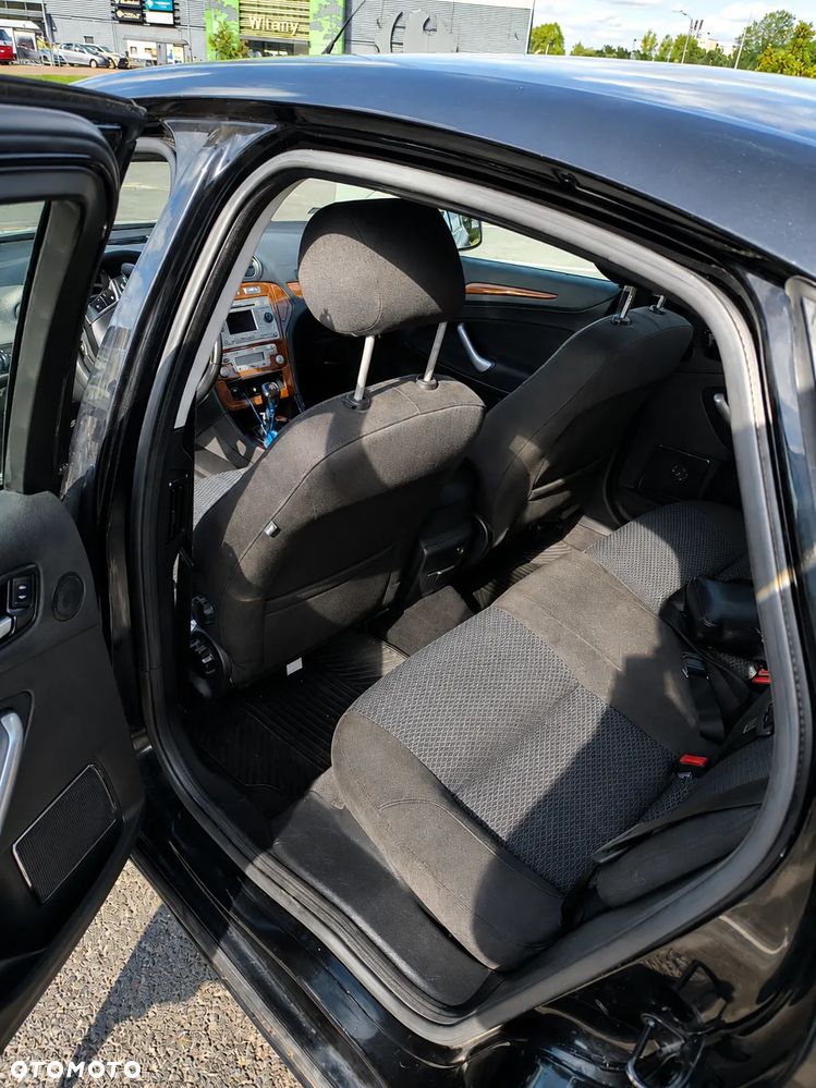 Ford Mondeo 2.0 TDCi Ghia - 10