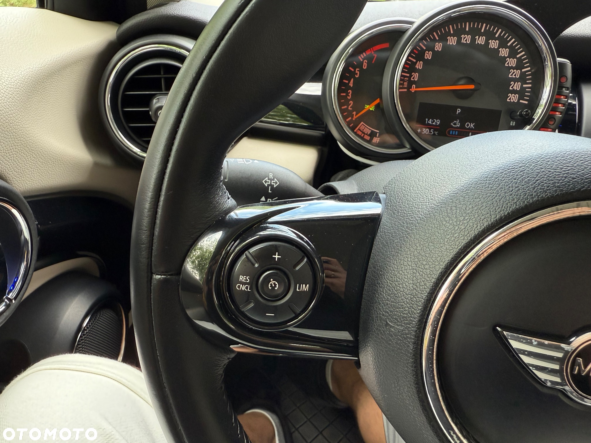 MINI Cooper Standard - 16