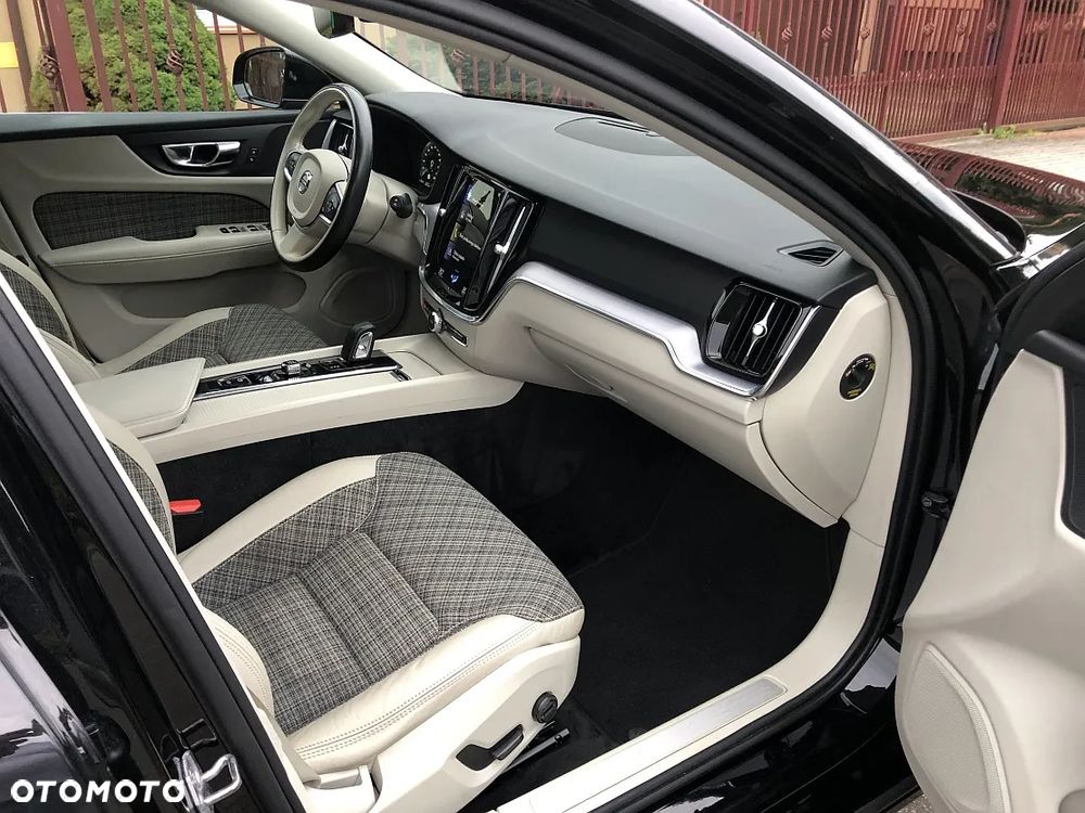 Volvo V60 B4 D Momentum Pro - 34