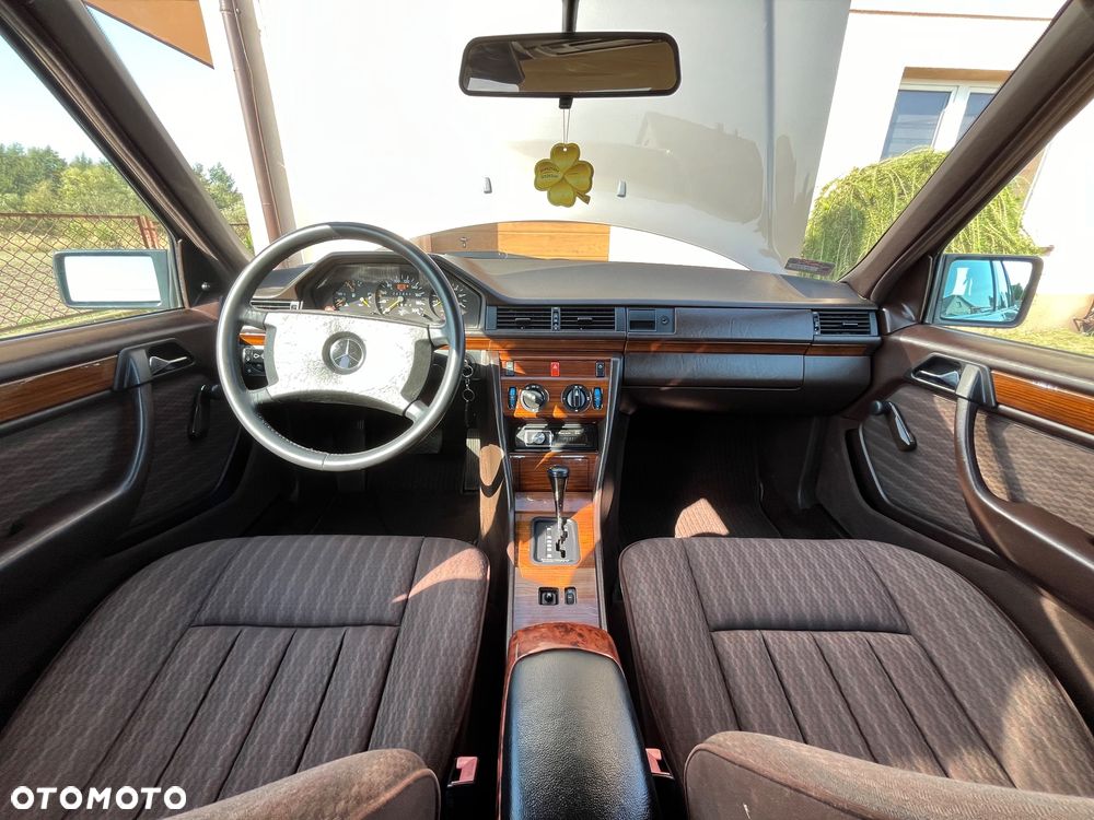 Mercedes-Benz W124 (1984-1993) - 23
