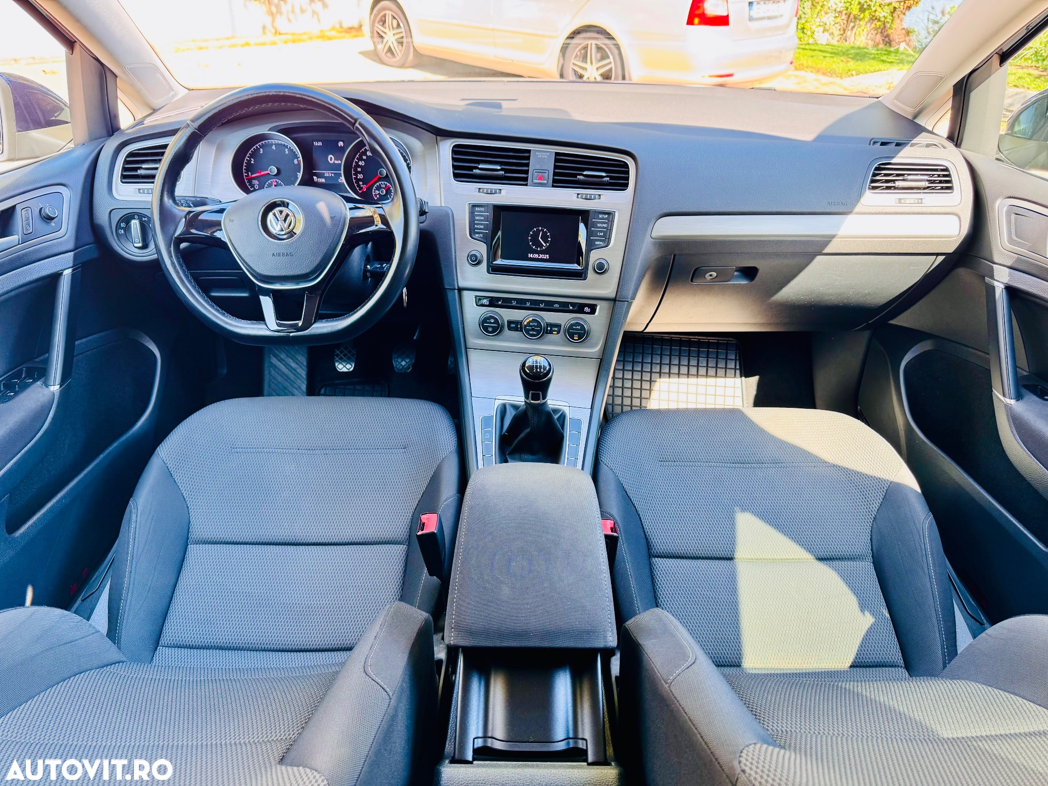 Volkswagen Golf 1.2 TSI BMT Comfortline - 8