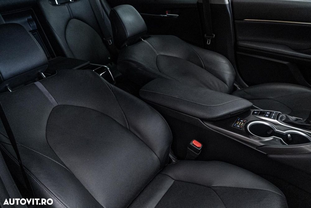 Toyota Camry 2.5 Exclusive - 40