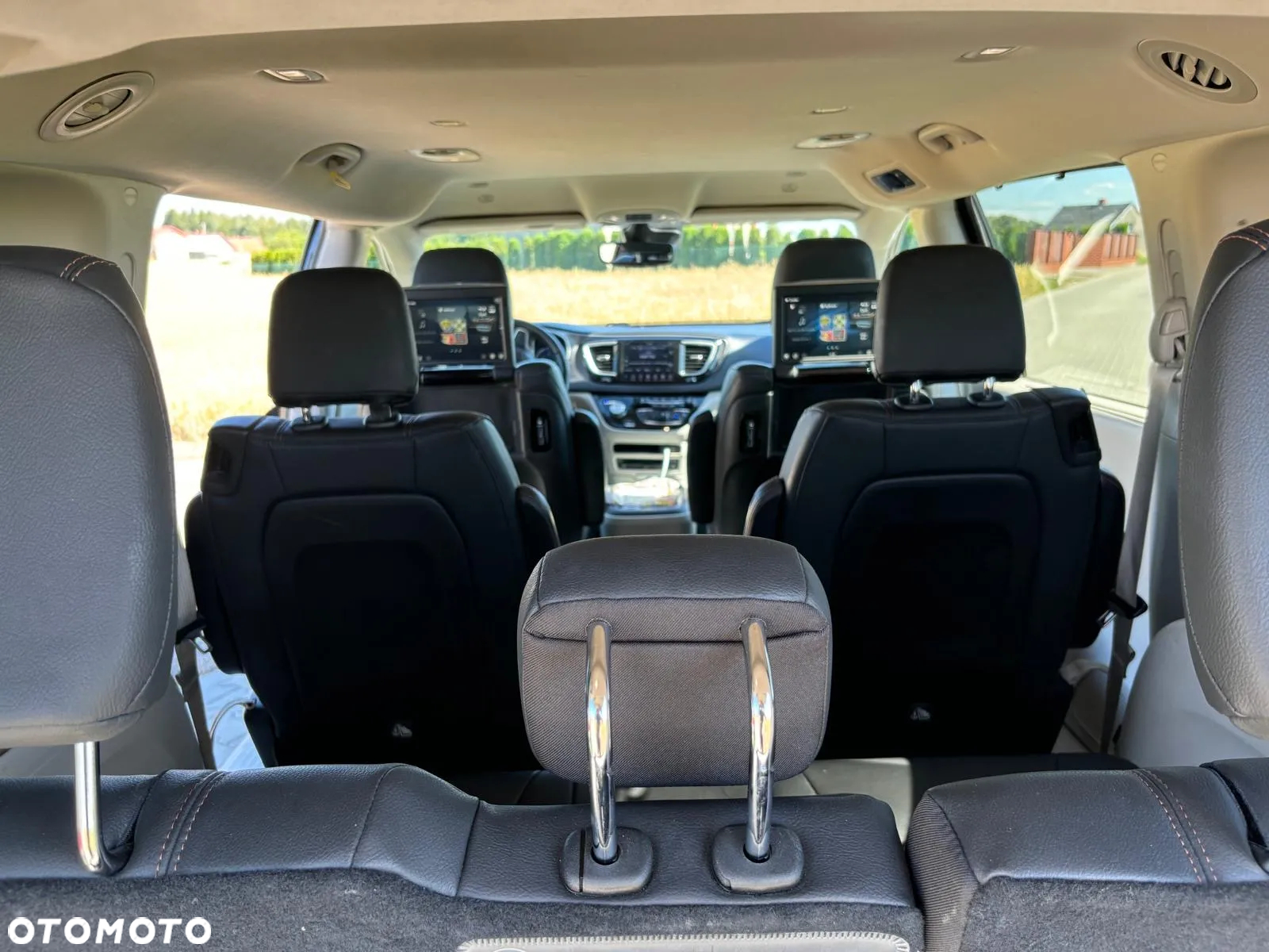 Chrysler Pacifica - 16