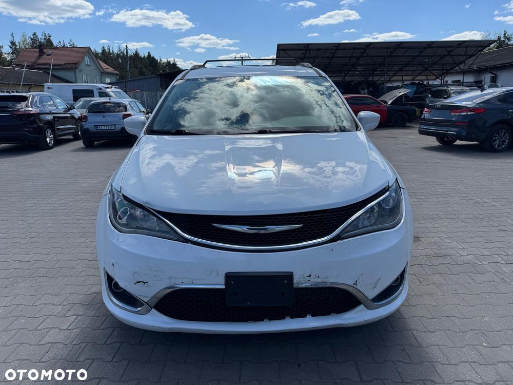 Chrysler Pacifica - 6