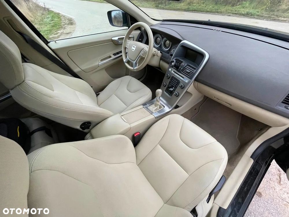 Volvo XC 60 D4 Momentum - 13