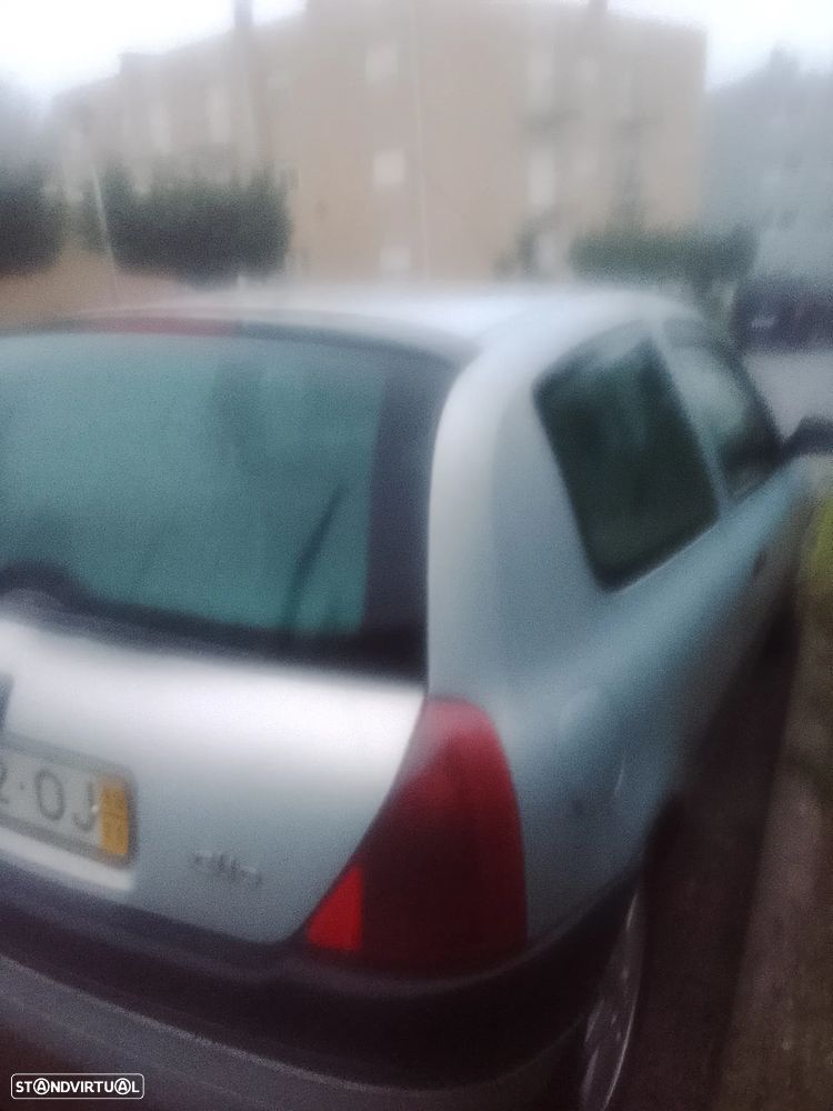 Renault Clio 1.9 D RN - 5