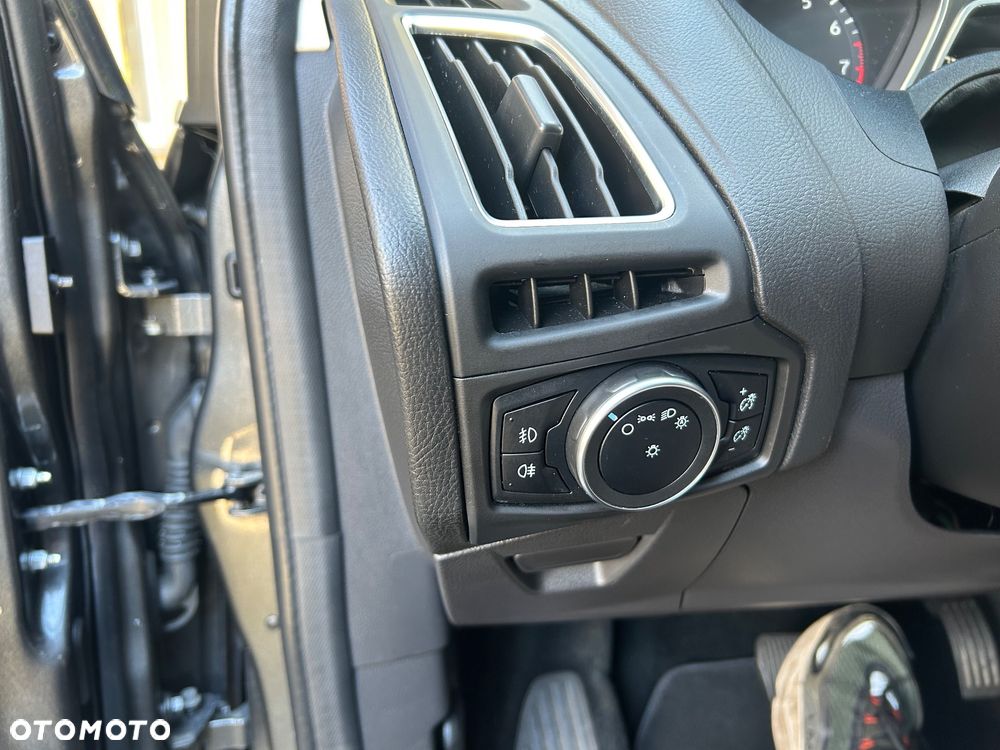 Ford Focus 1.0 EcoBoost Titanium Business - 19