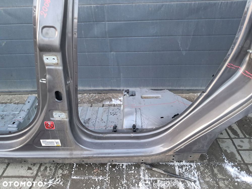 peugeot 2008 i próg lewy długi cały - 8