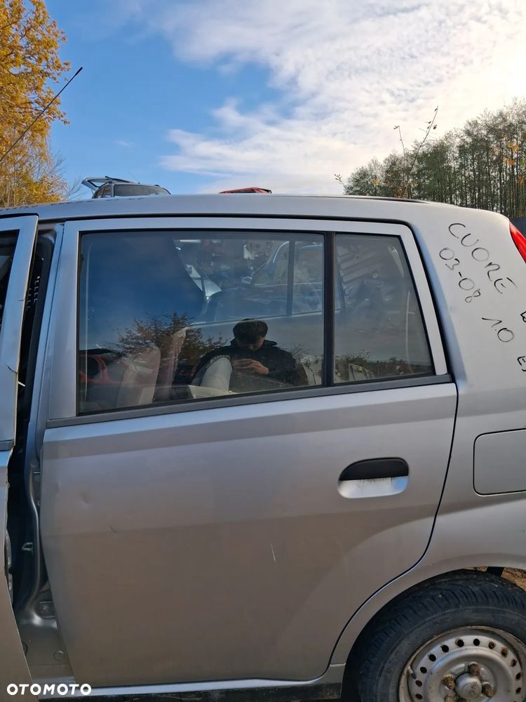 Daihatsu cuore 03 drzwi lewy tyl E28 - 1