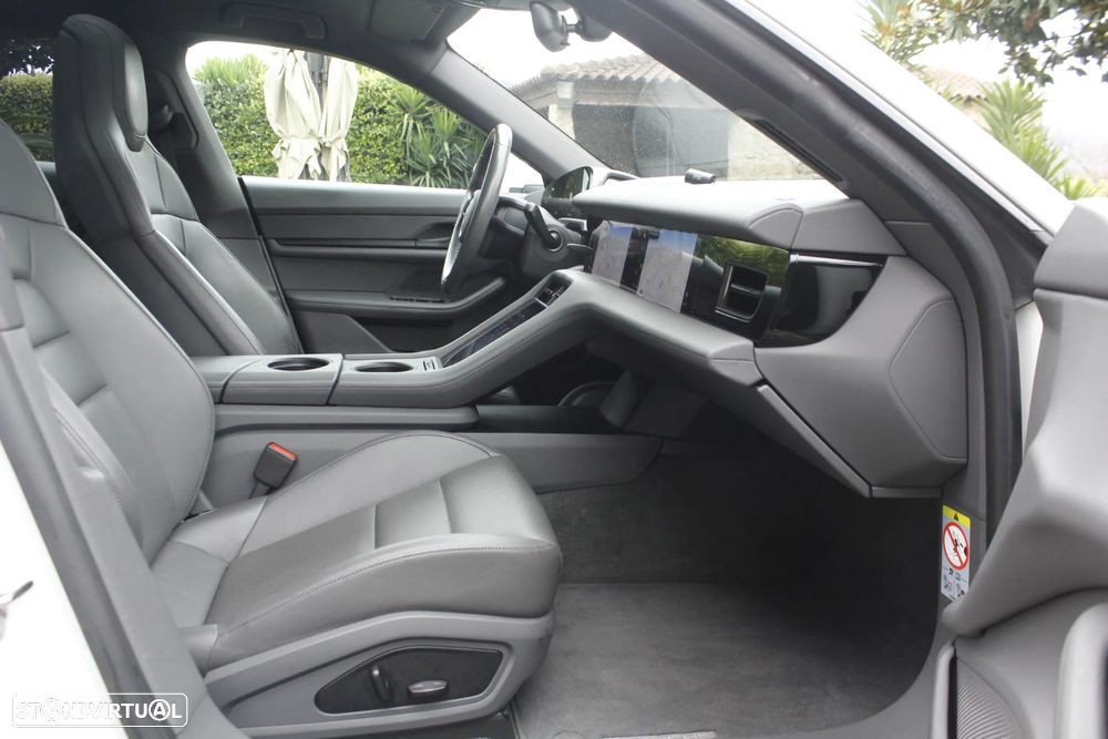 Porsche Taycan 4S - 25