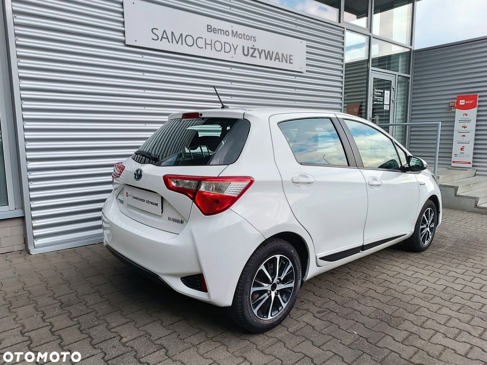 Toyota Yaris Hybrid 100 Active - 6