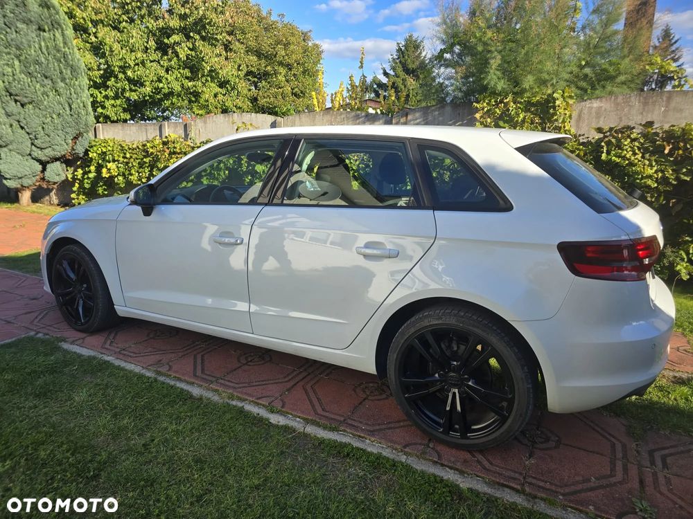 Audi A3 Sportback 1.6 TDI DPF Ambiente - 4