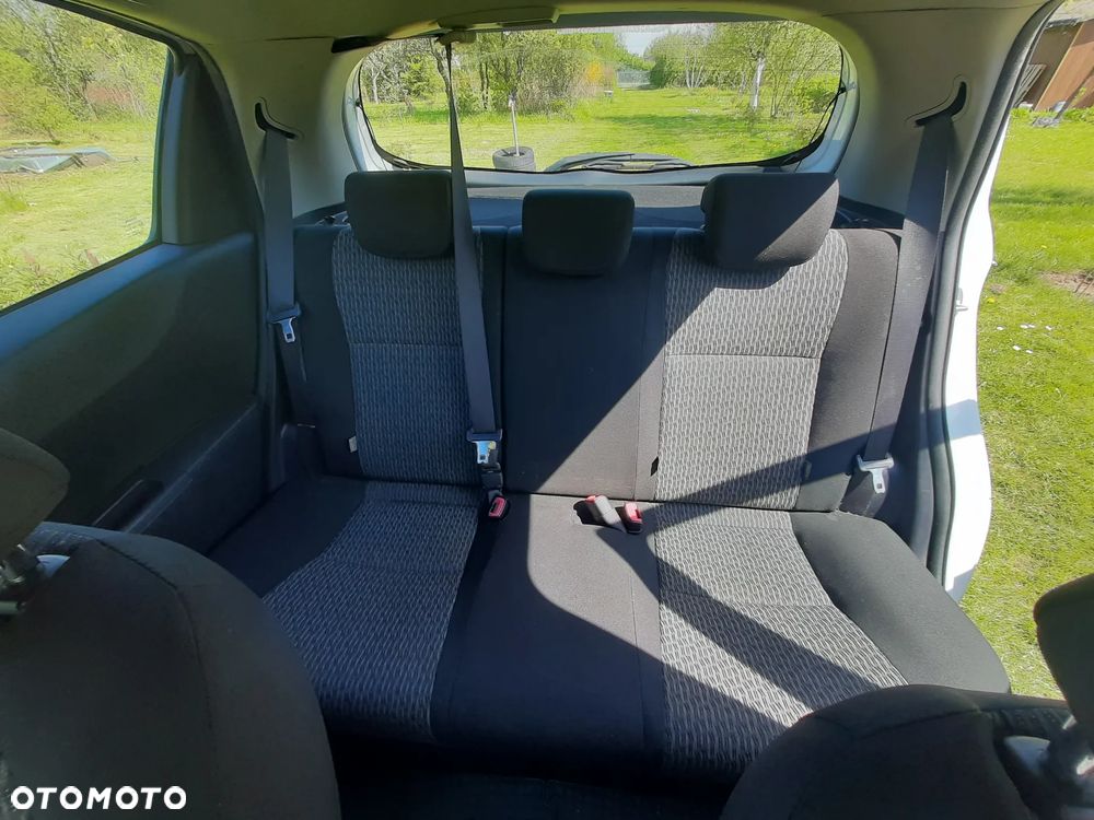 Toyota Yaris - 15