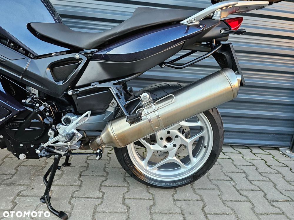 BMW F - 22