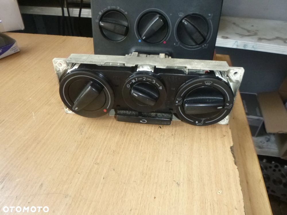 PANEL STEROWANIA NAWIEWU VW T4 CARAVELLE - 1