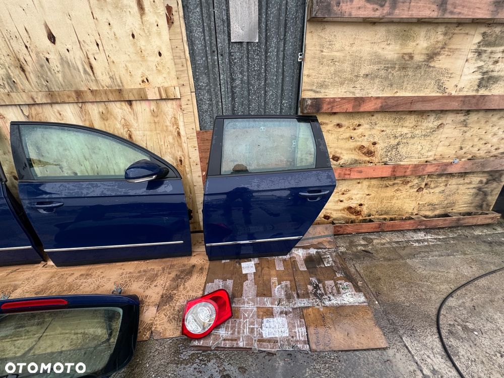 Vw Volkswagen Passat b6 La5e kod lakieru drzwi przednie tylne prawe lewe przód tył klapa tył tylnia klapa bagażnika lampy tył tylnie zderzak tył pdc błotnik prawy lewy zbiorniczek spryskiwaczy webasto 00018031232 / 9013859c pas przedni diesel grill lampy przód przednie maska próg zderzak przedni belka niebieski granatowy - 16